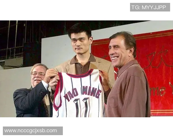 姚明如何在美国篮球文化中架起中美交流的桥梁与碰撞的火花